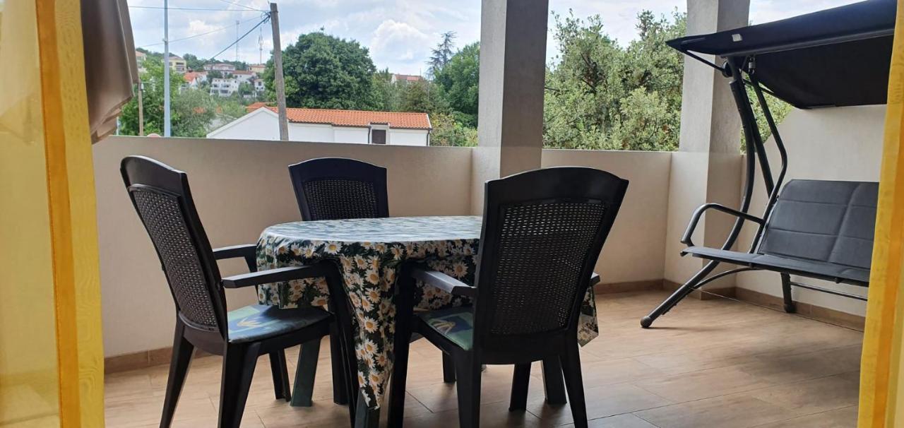 Apartmani Sonia Njivice Exterior photo