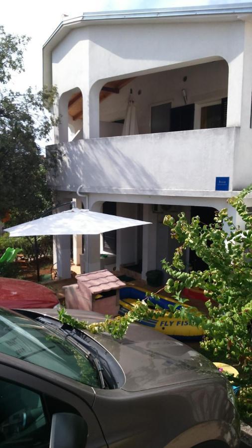 Apartmani Sonia Njivice Exterior photo
